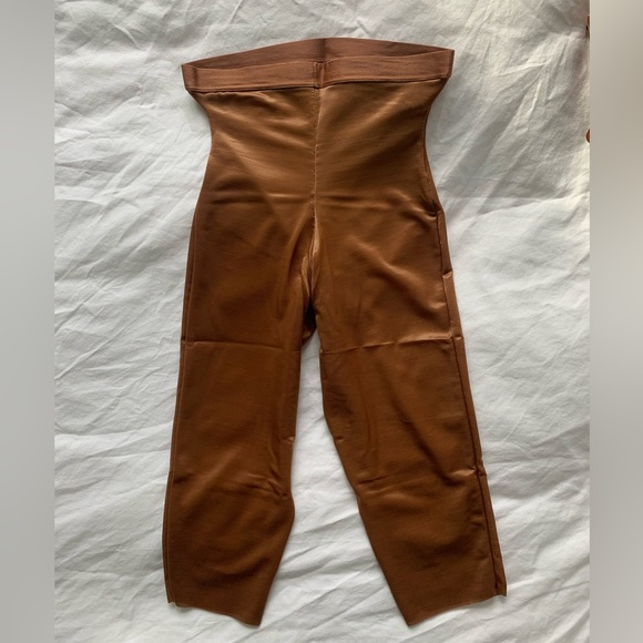 NWT SKIMS Seamless Sculpting Shapewear Cropped Legging Bronze XS - Picture 3 of 5